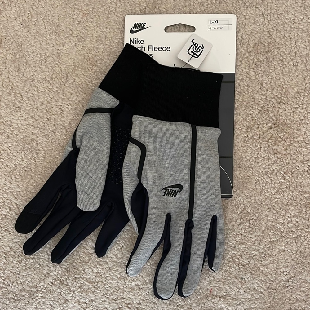 Nike Tech Fleece Gloves NWT